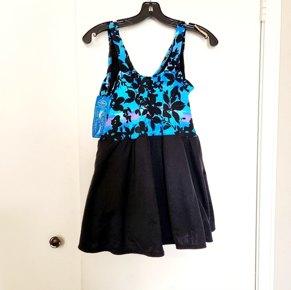 Swimsuit One Piece Size 1X (16W) - Picture 2 of 3